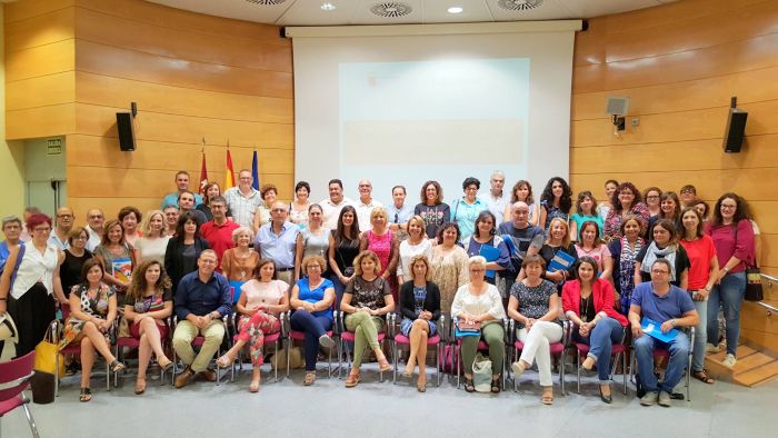 Familia incrementa un 16% el presupuesto para contratar 65 nuevos trabajadores sociales en los Ayuntamientos