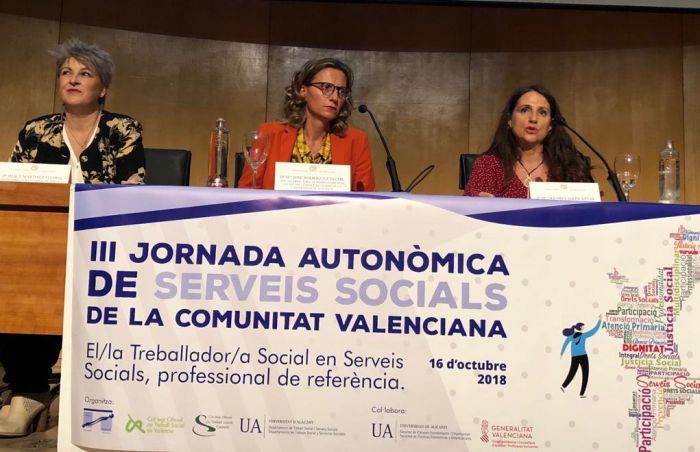 200 professionals de València, Alacant i Castelló defensen la figura del treballador o treballadora social de referència