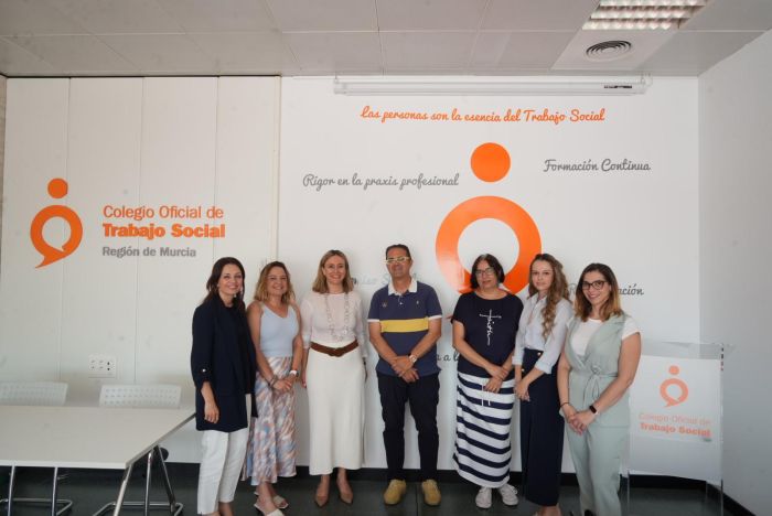 El Colegio se reúne con la Consejería de Política Social, Familias e Igualdad