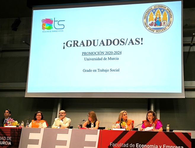 El Colegio asiste al acto de Graduación de la XII promoción de Grado de Trabajo Social de la Universidad de Murcia.