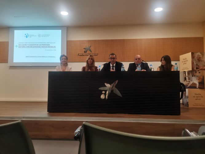 El Colegio acude a la Jornada de "Inclusión y Cuidados de las personas mayores con discapacidad"