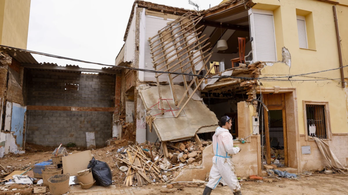 El trabajo social ayuda a reconstruir una vida desde los cimientos