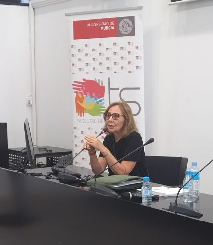 El Colegio realiza una charla al alumnado de 4ª curso de Trabajo Social de la de la Universidad de Murcia sobre sectores profesionales